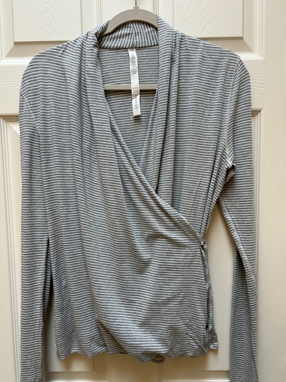 Lululemon Athletica Women's Gray Stripe Draped Twist Top Size 8